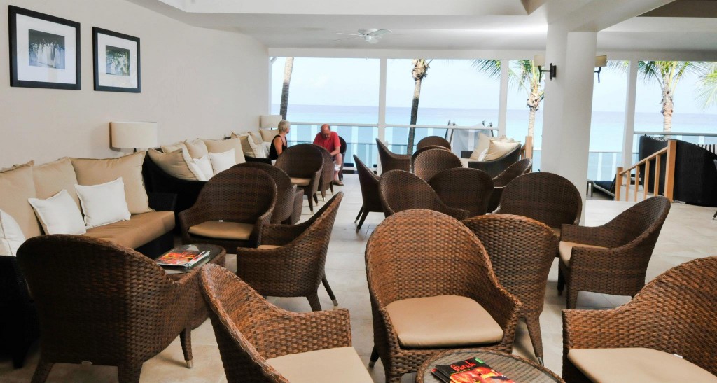 Waves Beach Resort Lounge